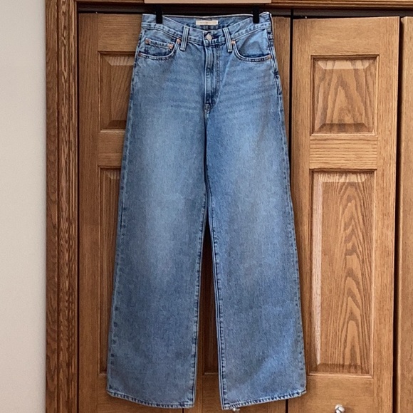 Levi’s rib cage wide leg, light wash denim blue jeans. Women’s size 27 - Picture 3 of 16